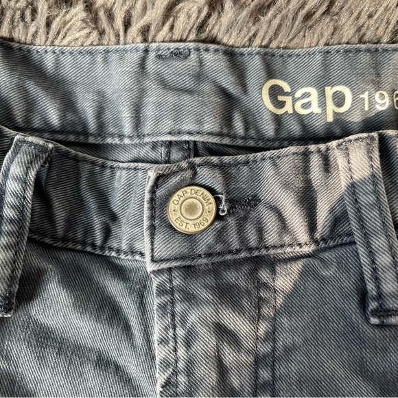 GAP Blue Jean Shorts with Raw Edge and Mid-Rise Fit - Picture 3 of 7